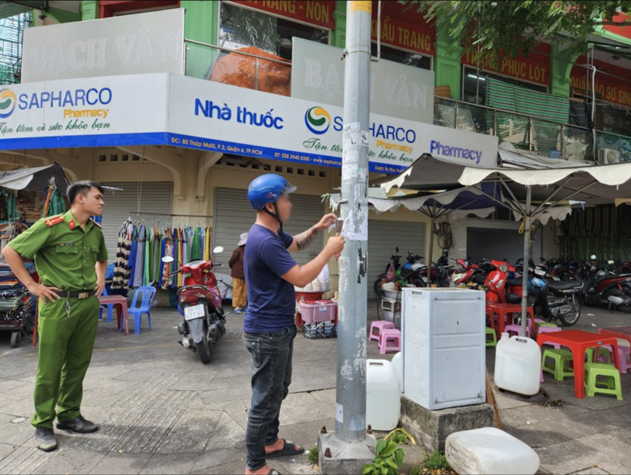 Dán quảng cáo lấy công 100.000 đồng mỗi ngày, bị phạt 1,5 triệu đồng